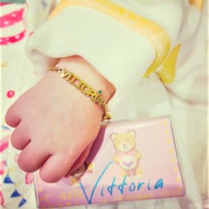 bracciali-nome-oro-personalizzati-smeraldi-marikadecesare-artigianatoitaliano-braccialebimbi-gioielli